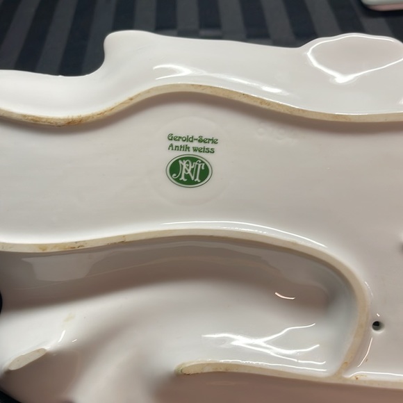 Gerold-Serie Antik Weiss White Porcelain Mermaid Tray, 14 inches wide - Picture 7 of 8